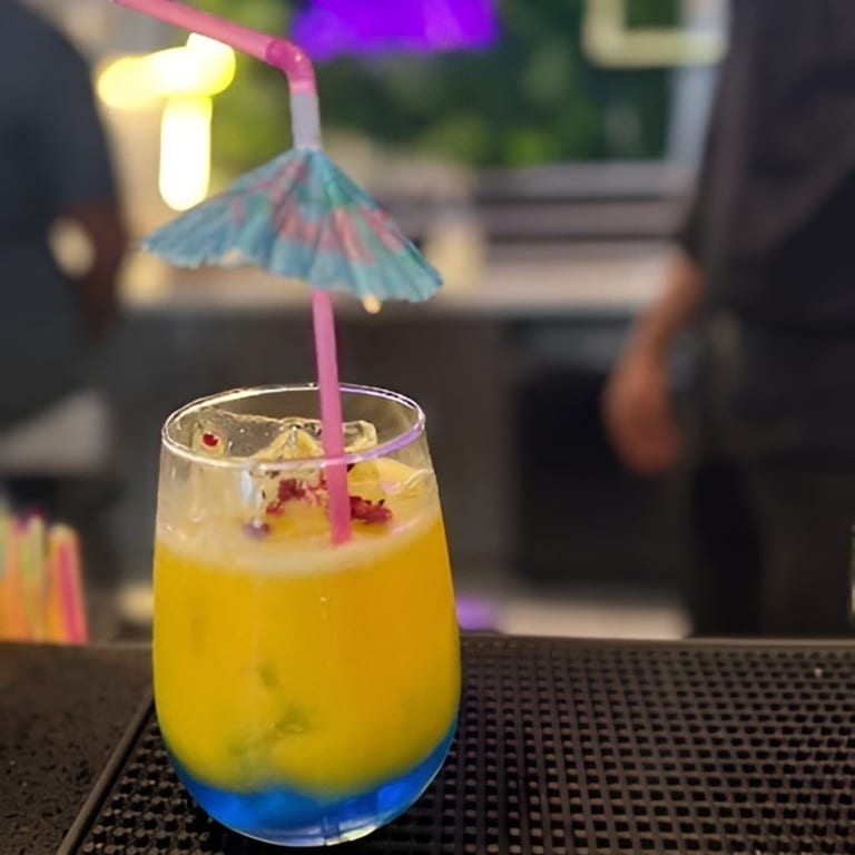 Crafted Drinks, Bold Flavors, Perfect Pairings 🍸